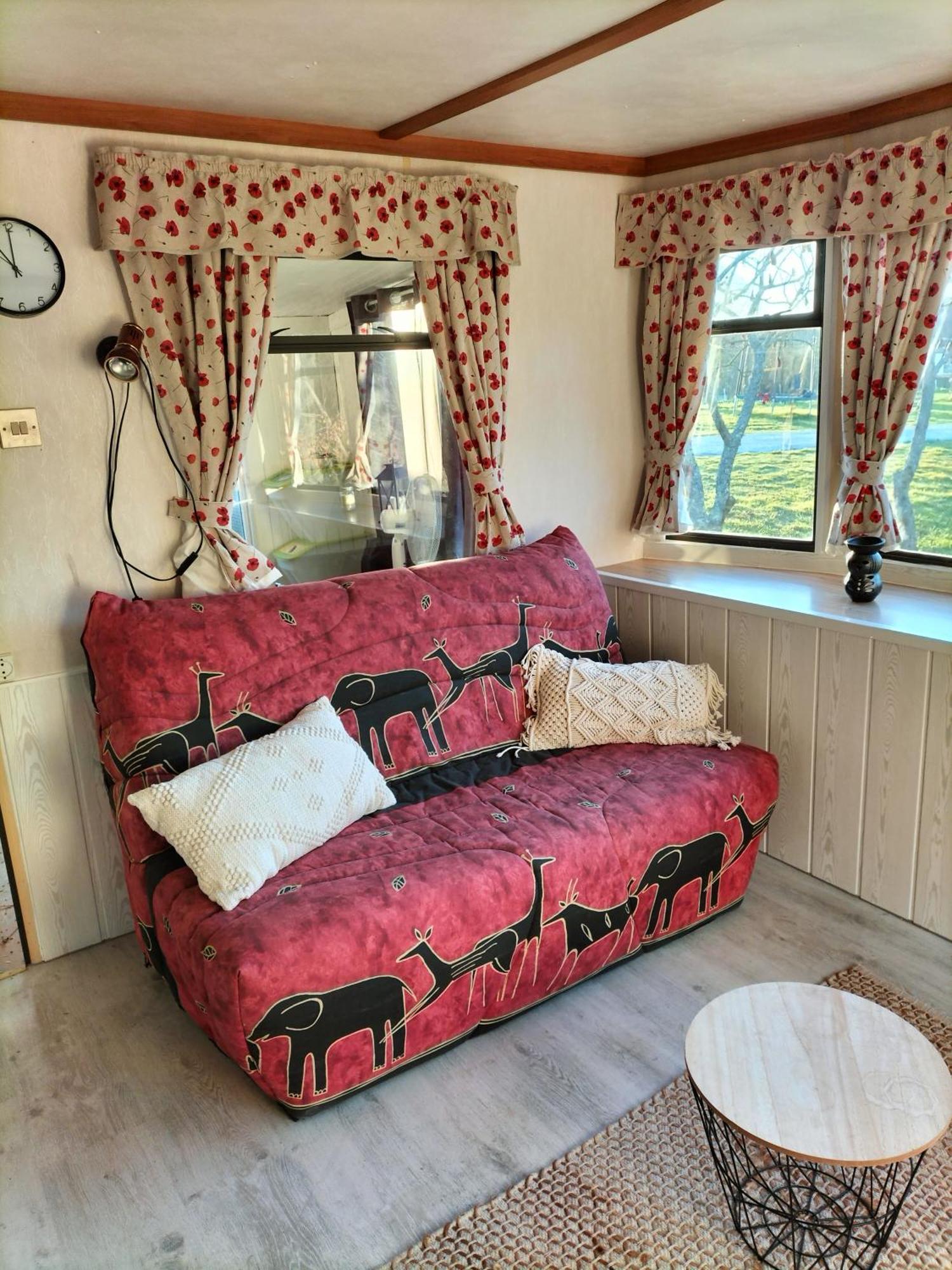 Tiny House Guest House Saint-Vallier  ภายนอก รูปภาพ